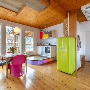 https://top-floor-penthouse-with-garden.find-berlin-hotels.com
